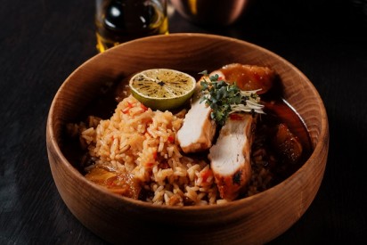 Chicken breast with Tom yam rice and oranges in teriyaki