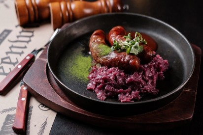 VENISON SAUSAGES WITH STEWED RED CABBAGE