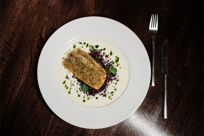 Sea bass fillet with artichokes / zucchini / spinach and mango sauce